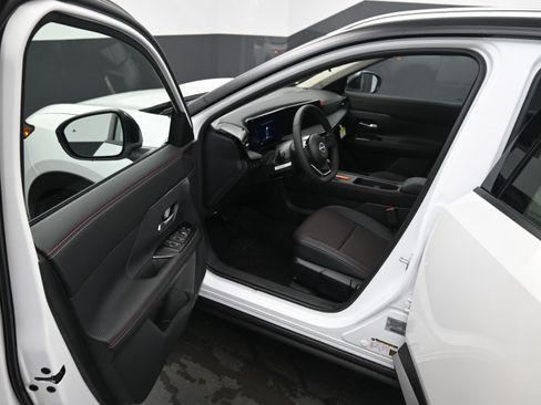 New 2026 Nissan Kicks SR w/ SR Premium Package image 10