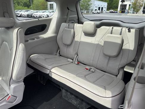 Used 2020 Chrysler Pacifica Limited image 17