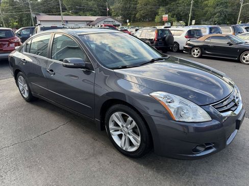 Used 2011 Nissan Altima 3.5 SR w/ 3.5SR Premium Pkg FWD image 3