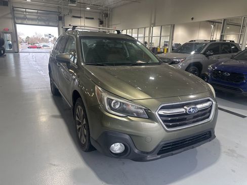 Used 2018 Subaru Outback 2.5i Touring image 2