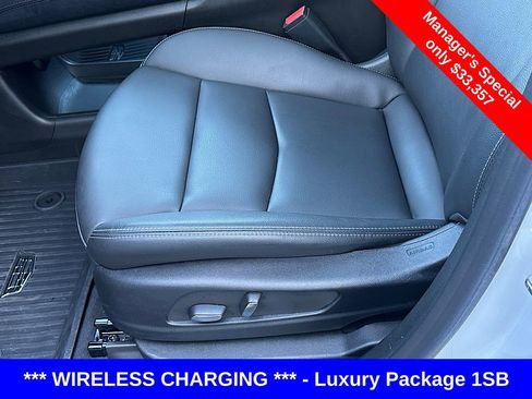 Used 2023 Cadillac XT6 Luxury image 9