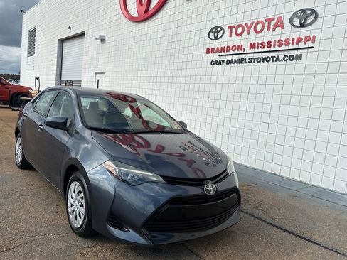 Used 2017 Toyota Corolla LE image 3