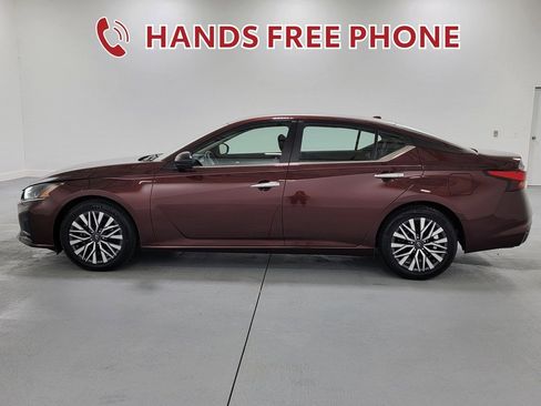 Used 2024 Nissan Altima 2.5 SV FWD image 5