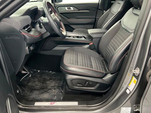 Used 2025 Ford Explorer ST-Line w/ ST-Line Street Pack image 18