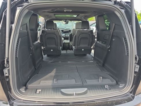 New 2027 Chrysler Pacifica Limited AWD/4WD image 14