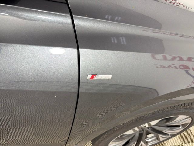 Used 2025 Audi Q8 Prestige AWD/4WD image 19