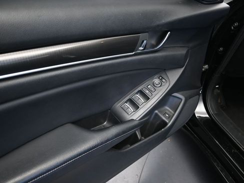 Used 2018 Honda Accord Sport image 11