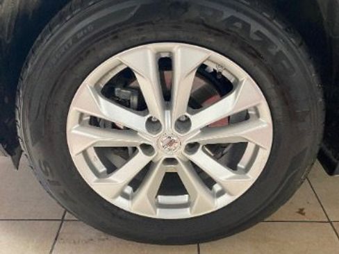 Used 2016 Nissan Rogue SV w/ SV Premium Package image 25