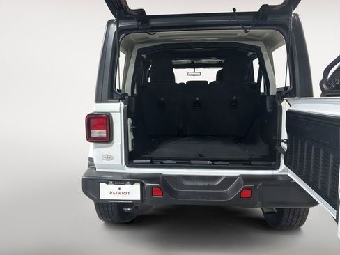 Used 2021 Jeep Wrangler Unlimited Sahara AWD/4WD image 9