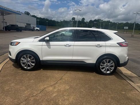 Used 2022 Ford Edge Titanium w/ Cargo Accessory Package AWD/4WD image 9