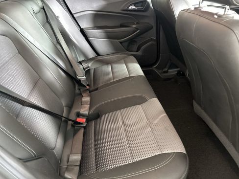 Used 2025 Chevrolet Trax LT FWD image 25