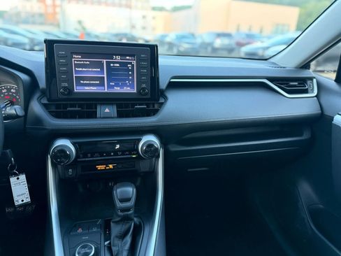 Used 2019 Toyota RAV4 LE w/ Carpet Mat Package AWD/4WD image 23