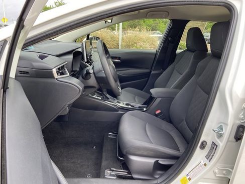 Used 2021 Toyota Corolla LE w/ LE Convenience Package image 34