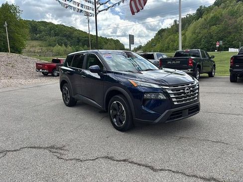 Used 2024 Nissan Rogue SV AWD/4WD image 3