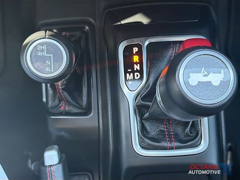 Used 2022 Jeep Wrangler Unlimited Rubicon w/ Dual Top Group AWD/4WD image 17
