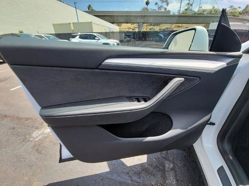 Used 2023 Tesla Model Y Long Range AWD/4WD image 21