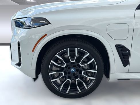 Used 2024 BMW X5 xDrive50e w/ M Sport Package AWD/4WD image 11