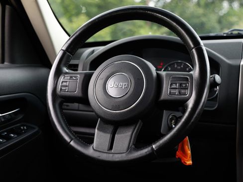 Used 2012 Jeep Liberty Sport w/ Popular Equipment Group AWD/4WD image 27