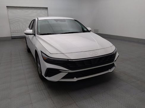 Used 2025 Hyundai Elantra SE FWD image 14