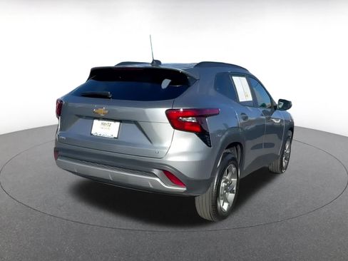Used 2025 Chevrolet Trax LT image 10