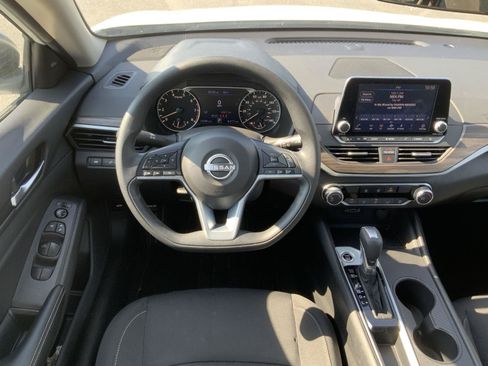 Used 2025 Nissan Altima 2.5 SV FWD image 19
