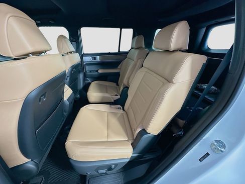 New 2026 Hyundai Santa Fe Limited FWD image 17