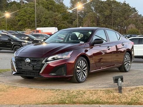Used 2025 Nissan Altima 2.5 SV image 3