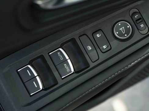 Used 2025 Honda Accord Sport image 37