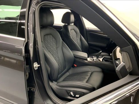 Used 2021 BMW 530e w/ Premium Package image 11