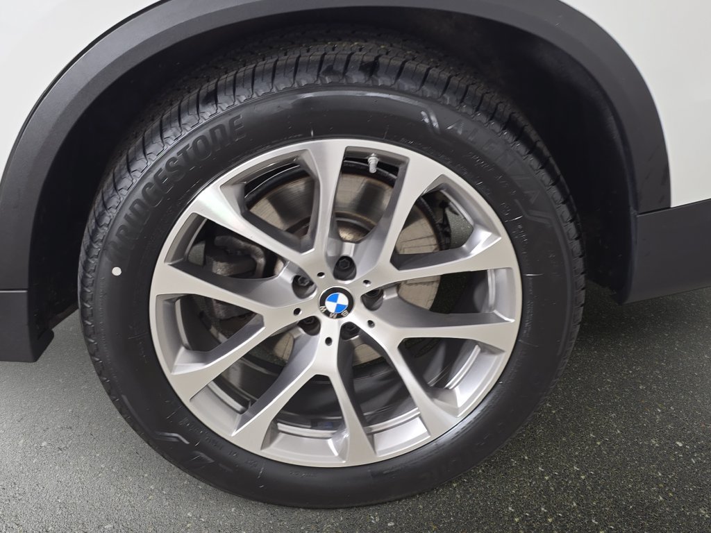Certified 2024 BMW X5 xDrive40i w/ Premium Package AWD/4WD image 35