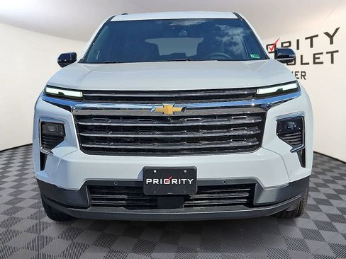 New 2025 Chevrolet Traverse LT w/ Enhanced Driving Package image 2