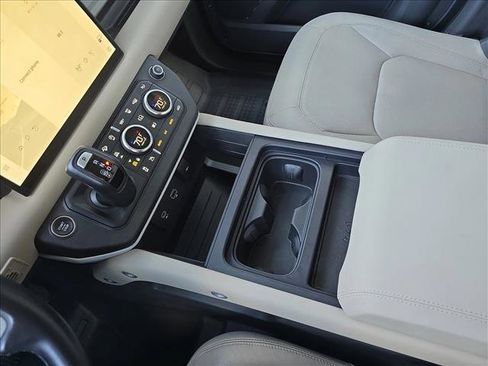 Used 2024 Land Rover Defender 110 SE image 24