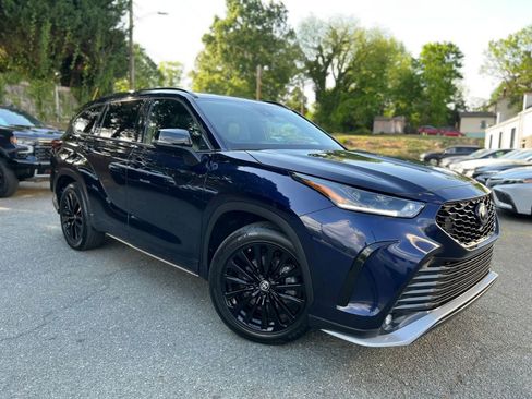 Used 2025 Toyota Highlander XSE image 1