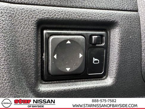 Used 2015 Nissan Versa Note SR w/ SR Convenience Package image 18