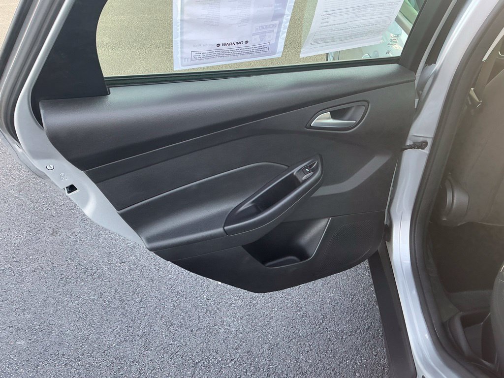 Used 2018 Ford Focus SE w/ Cold Weather Package FWD image 23