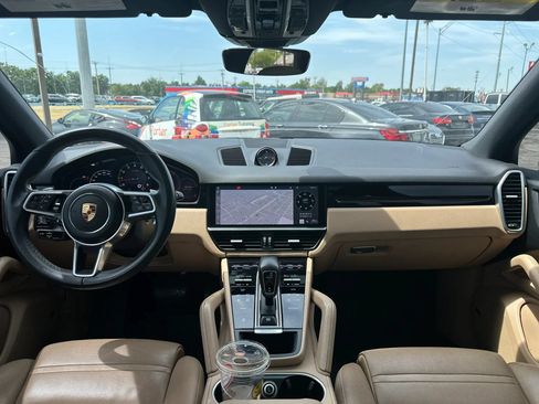 Used 2019 Porsche Cayenne AWD/4WD image 12