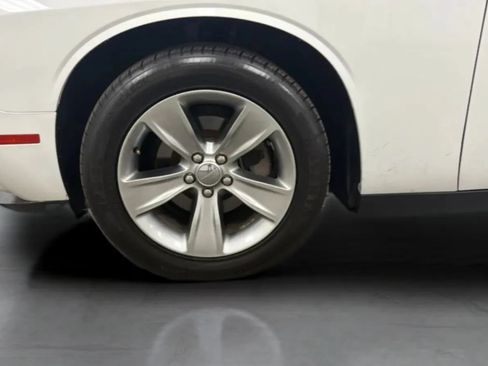 Used 2017 Dodge Challenger SXT RWD image 27