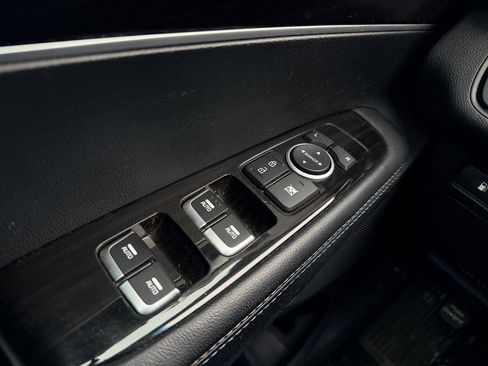Used 2019 Kia Sorento LX w/ LX Convenience Package image 11