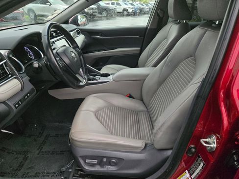 Certified 2018 Toyota Camry SE FWD image 16
