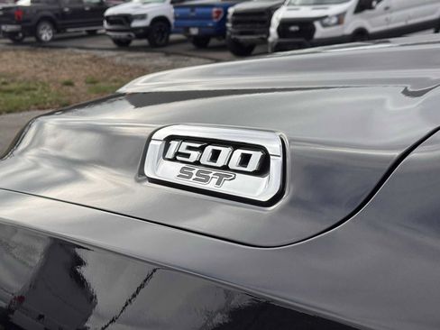 Used 2025 RAM 1500 Big Horn AWD/4WD image 9