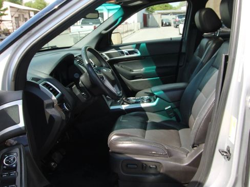 Used 2014 Ford Explorer Limited w/ Equipment Group 301A AWD/4WD image 9