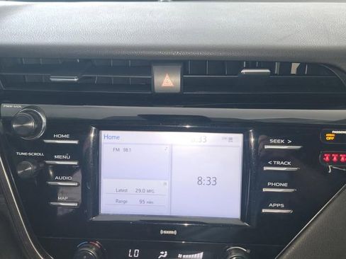 Used 2020 Toyota Camry SE FWD image 19