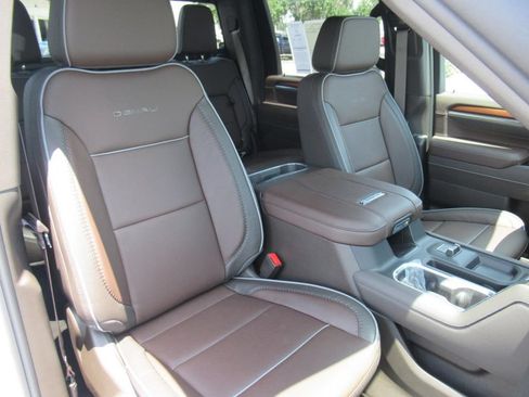 New 2026 GMC Sierra 2500 Denali w/ Denali Reserve Package AWD/4WD image 9