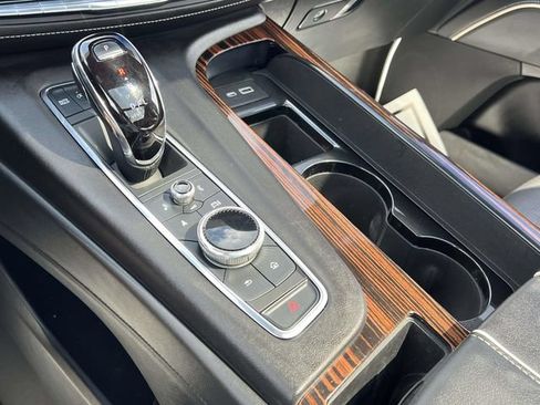 Used 2022 Cadillac Escalade Premium Luxury AWD/4WD image 27