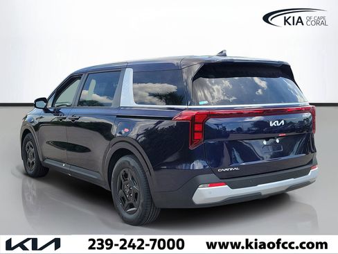 New 2026 Kia Carnival LX FWD image 4