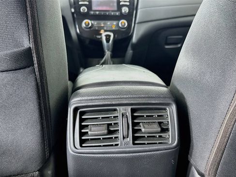 Used 2017 Nissan Rogue S AWD/4WD image 26