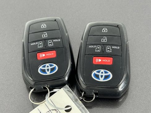 Used 2024 Toyota Sienna LE w/ LE Plus Package AWD/4WD image 34