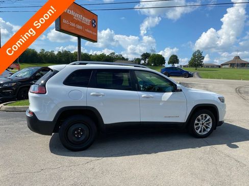 Used 2020 Jeep Cherokee Latitude FWD image 13