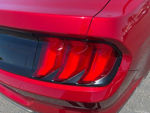 Used 2021 Ford Mustang GT Premium w/ GT Performance Package RWD image 19
