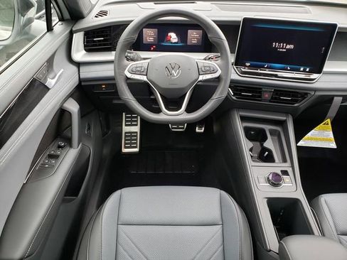 New 2026 Volkswagen Tiguan SE R-Line FWD image 10